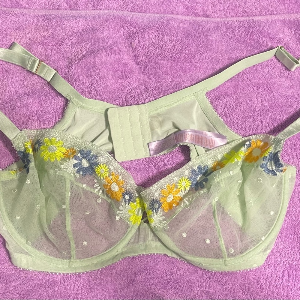 🌸 Savage X Fenty Floral Embroidered Mesh Bra (42DDD)